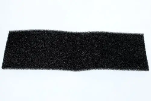 Schwarzer Filter aus Schaumstoff, typischerweise verwendet in Gerätesystemen, deutlich erkennbar als Bosch Produkt.